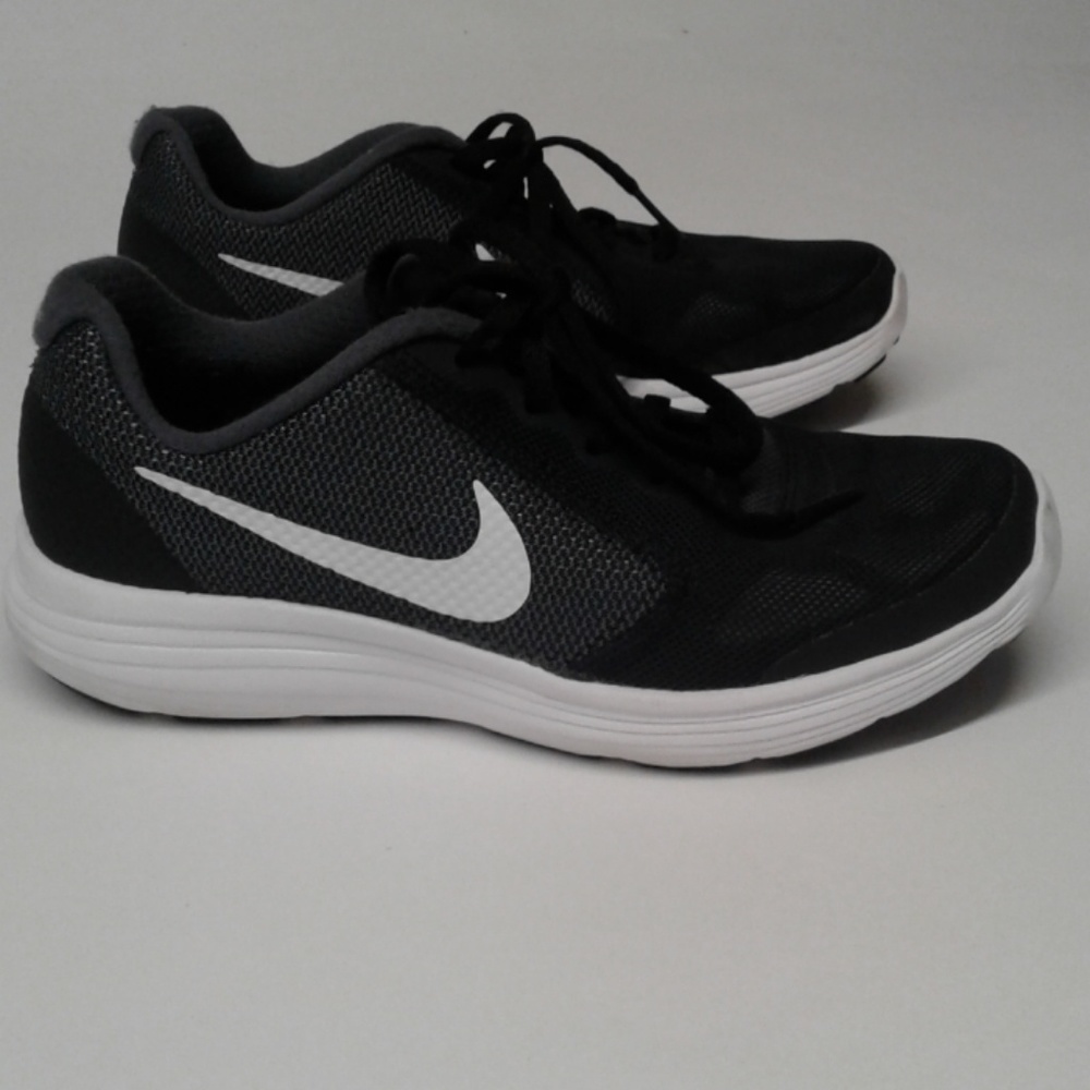 Nike Revolution 3 size 3.5Y